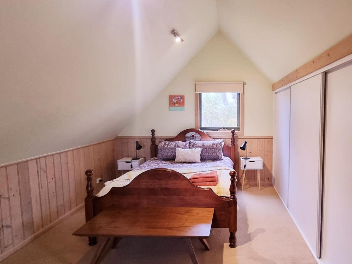 Native Garden Retreat - Housity