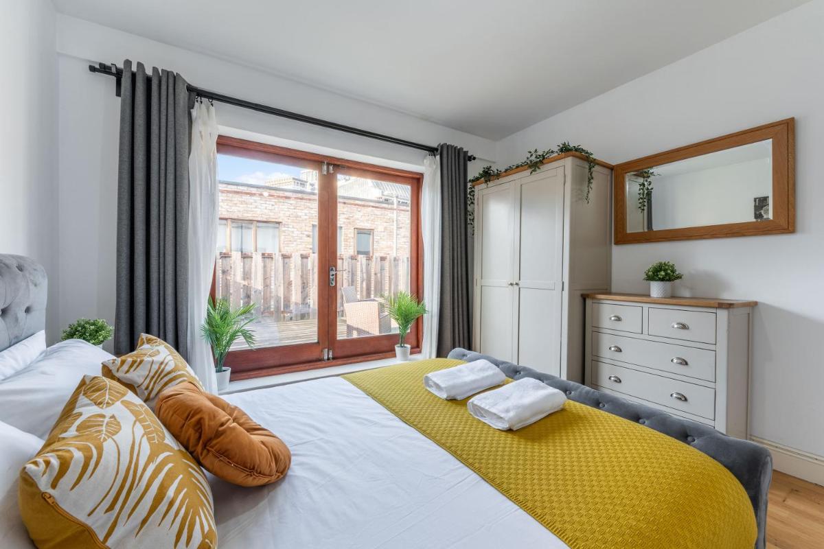 London Waterloo Apartment with Large Private Terrace - View of the London Eye - 1 Bedroom 1 Bath - Housity