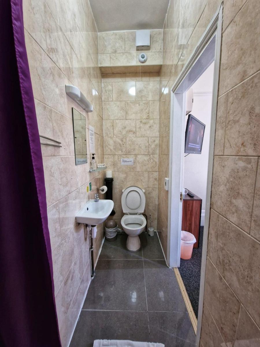 Portsmouth Budget Hotels - All rooms are EN-SUITE - Housity