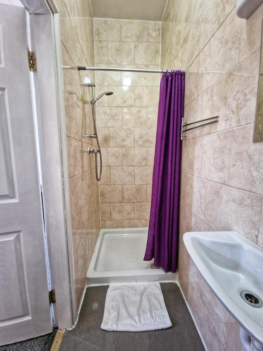 Portsmouth Budget Hotels - All rooms are EN-SUITE - Housity