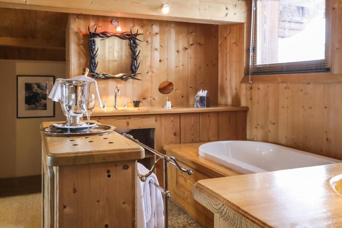 Cuisine ou kitchenette dans l'établissement Fer à Cheval