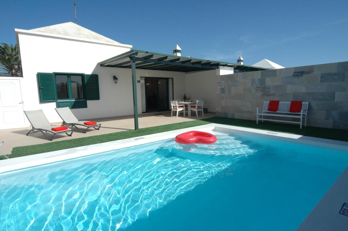 Villa Malva Azul - Lovely 2 Bedroom Villa - Perfect for Smaller Families - Pool Table - Housity