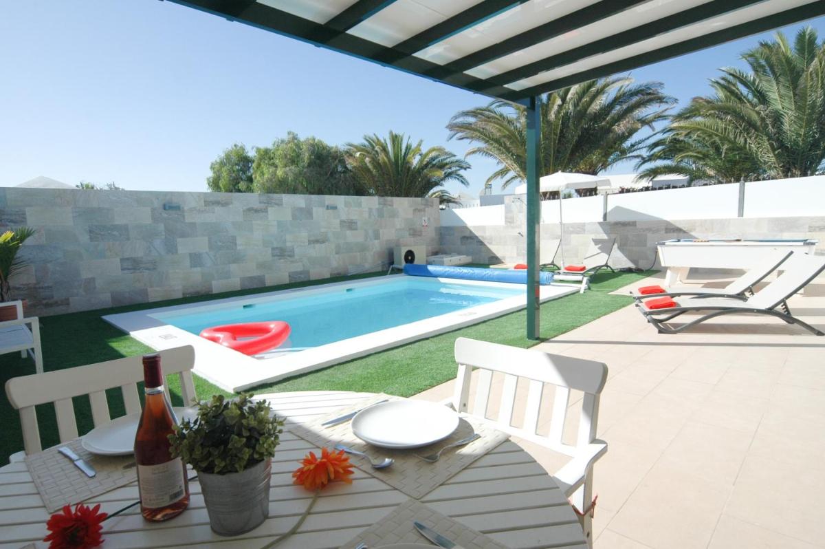 Villa Malva Azul - Lovely 2 Bedroom Villa - Perfect for Smaller Families - Pool Table - Housity