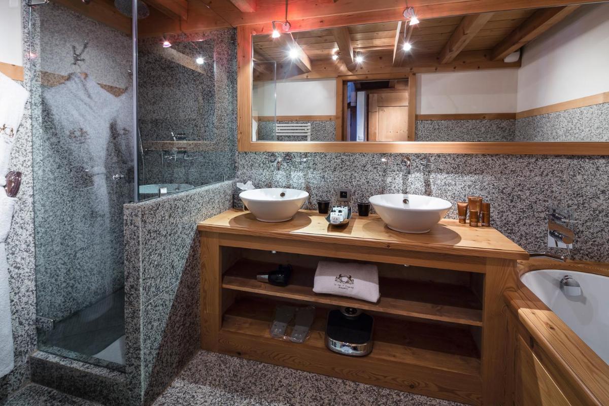 Salle de bains dans l'établissement Fer à Cheval