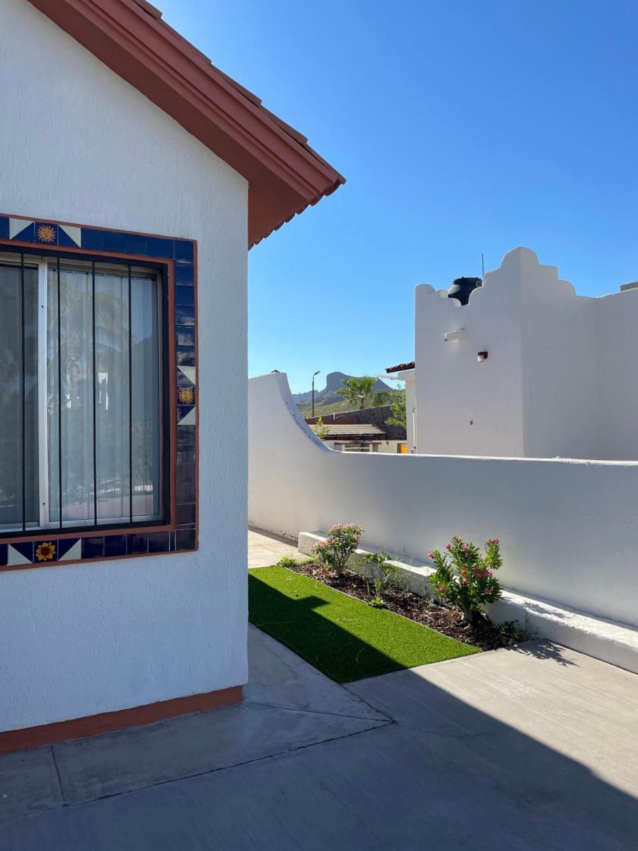 House with enclosed yard- 1km to the beach- big garden - Housity