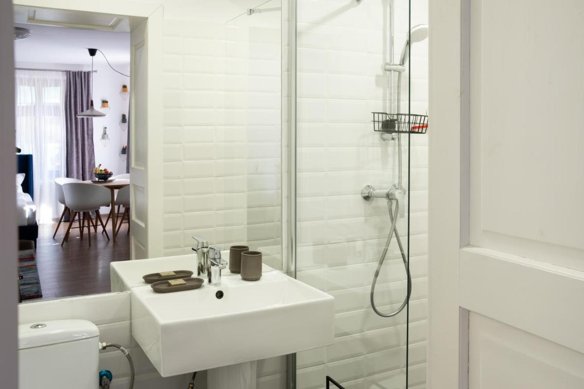 Transylvanian Valley - Housity