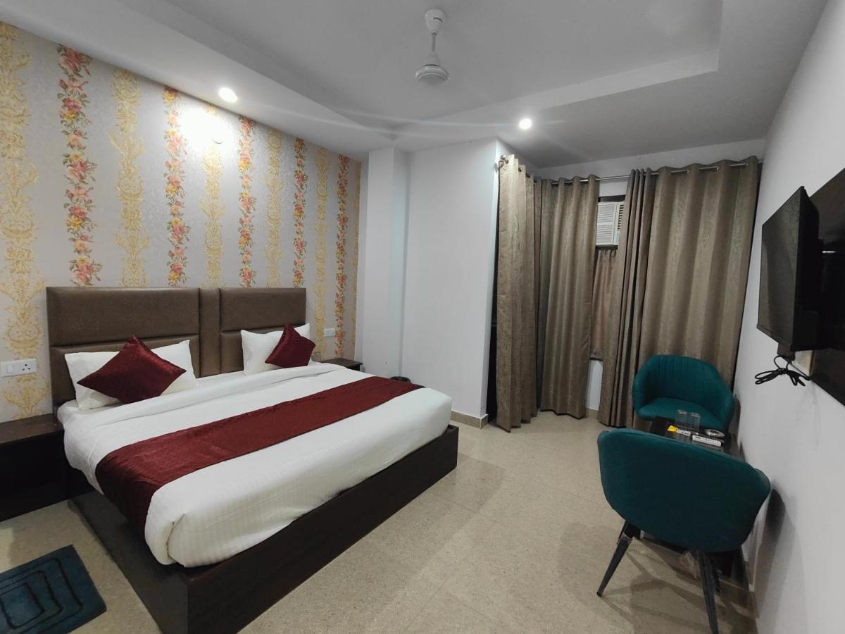Hotel Ambience Suites - Housity