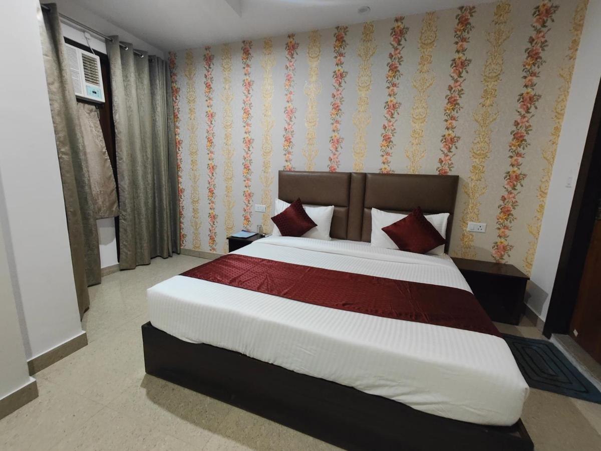 Hotel Ambience Suites - Housity