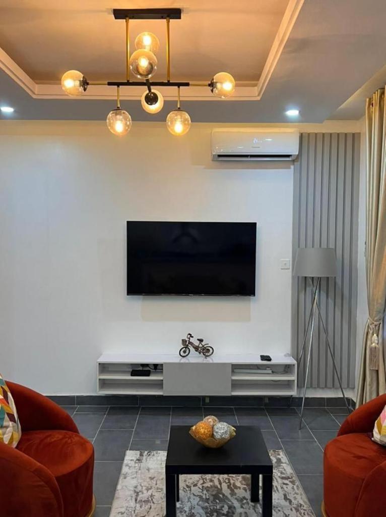 Luxury 1 bedroom flat with pool at Kingsland Lekki - Housity