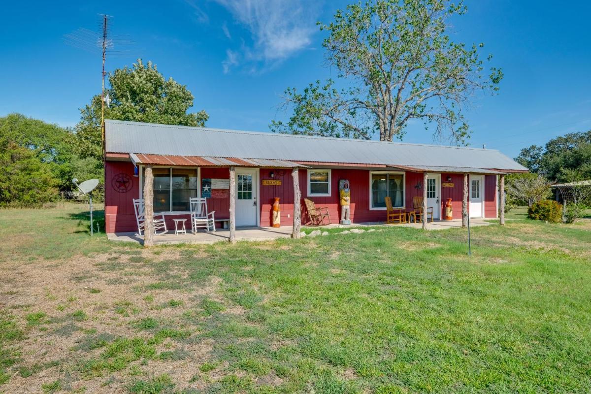 Delightful Carmine Studio near Round Top! - Housity