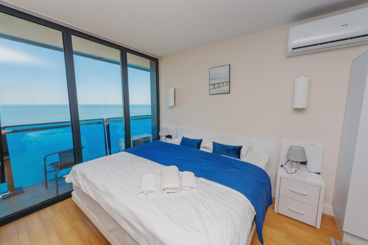 ApartHotel in Orbi City Sea View - Housity
