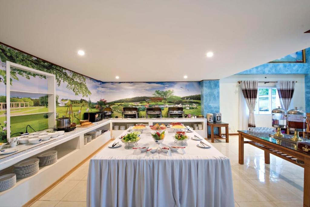 Plaza Annecy Mountain View Hotel - Housity
