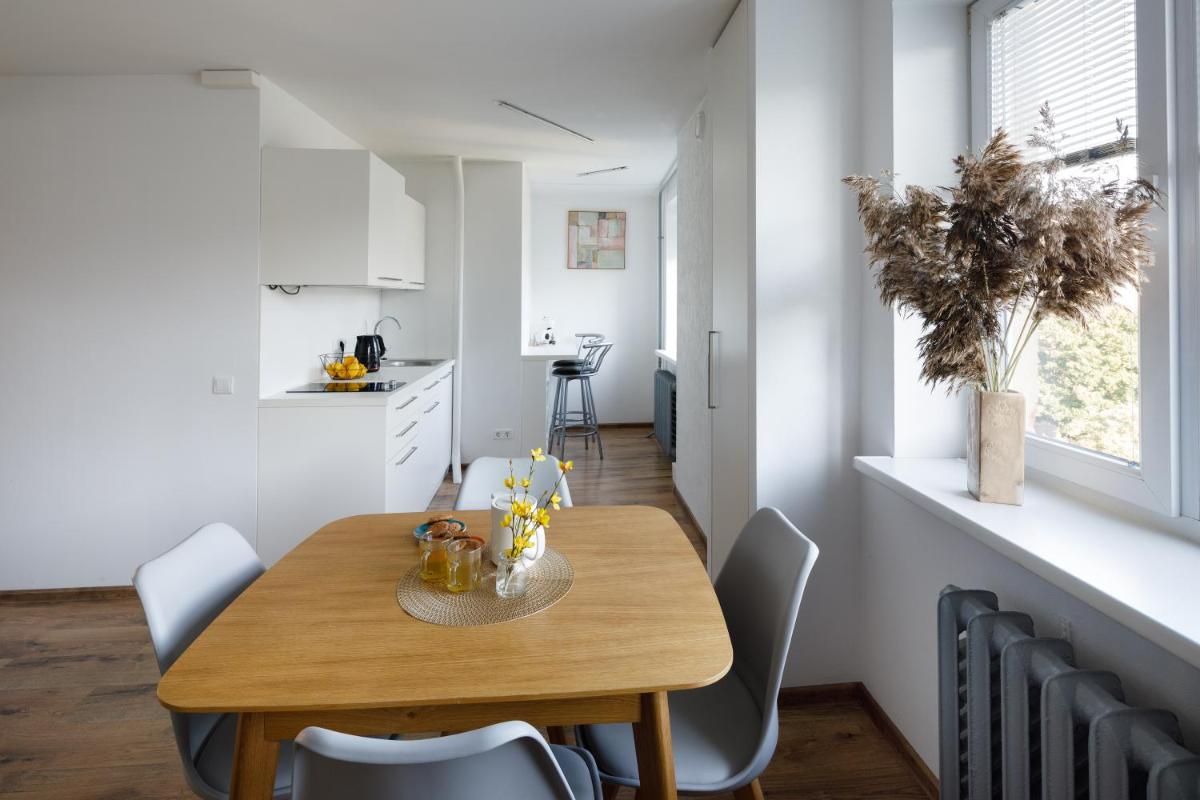 Brivibas Yard Apartment With Parking In City Center - Housity