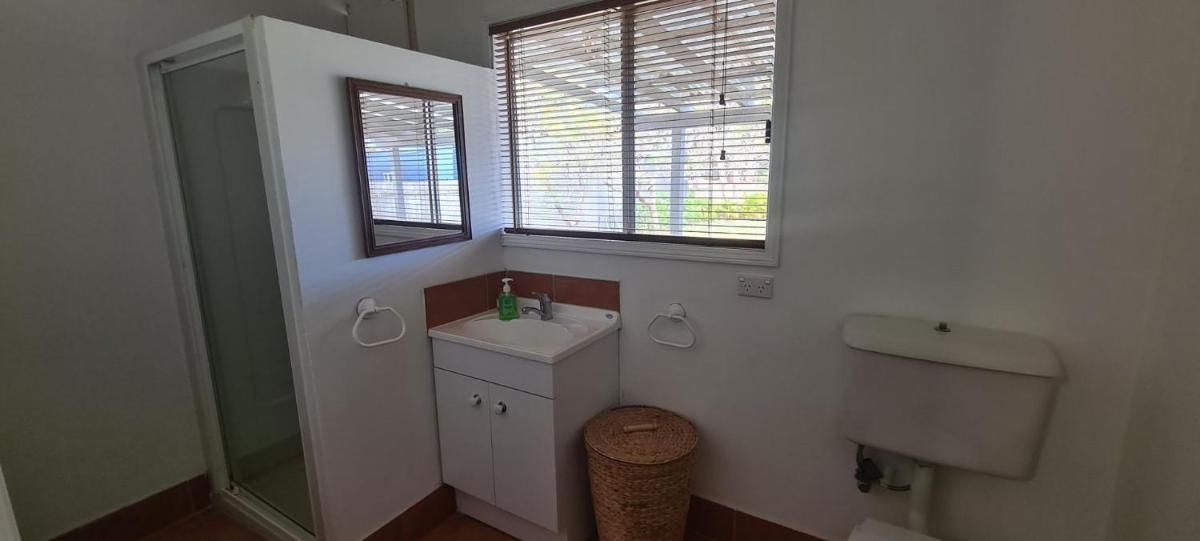 Family Getaway By The Lake - Housity