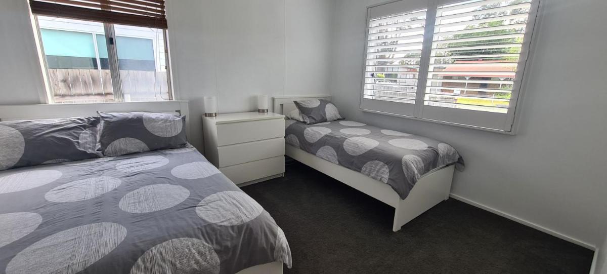 Family Getaway By The Lake - Housity