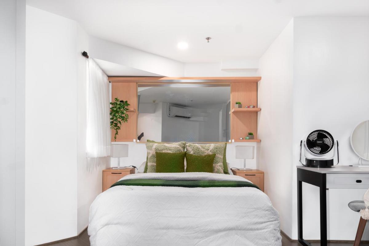 Chic Garden Green Oasis 1 Bd Heart of BGC - Housity