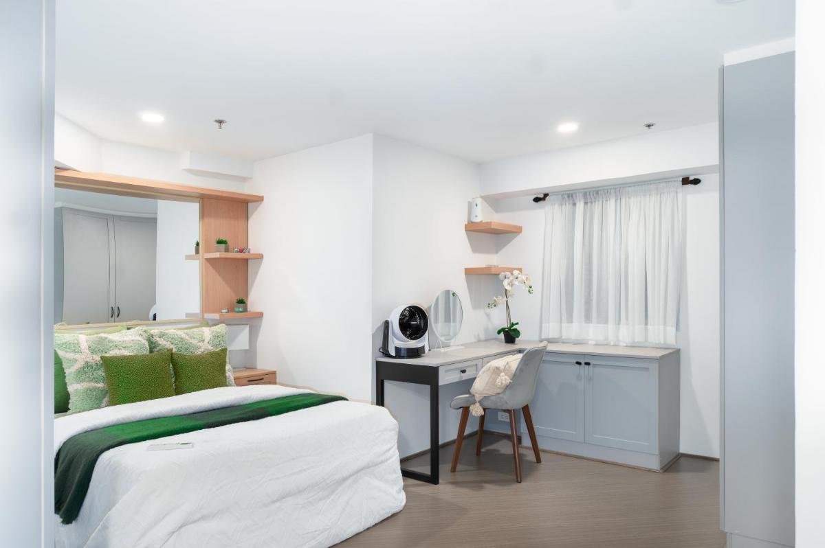 Chic Garden Green Oasis 1 Bd Heart of BGC - Housity