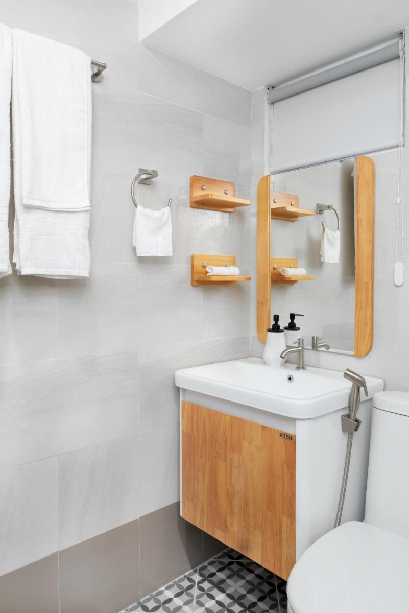 Chic Garden Green Oasis 1 Bd Heart of BGC - Housity