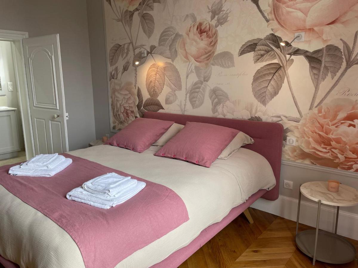 Chambres d'hôtes rénovées avec piscine, cœur de ville, proche zoo et Prytanée, petit déj inclus - FR-1-410-418 - Housity