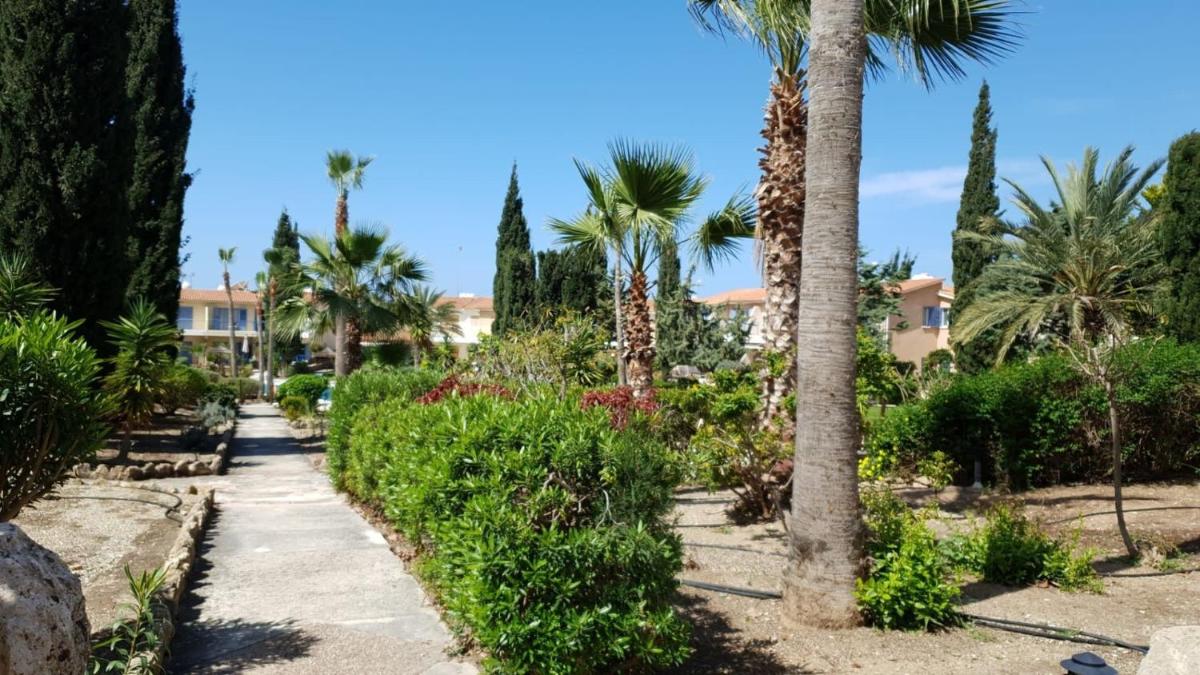 Regina Gardens - stylish modern 1 bedroom apartment - Housity