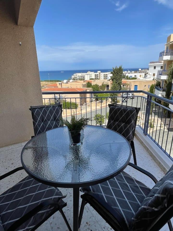 Kings Palace superb 1 bed apartment with sea views - Housity
