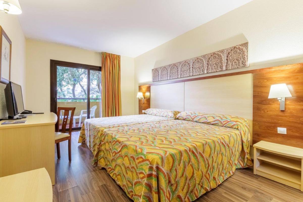Cama o camas de una habitación en Hotel Best Alcázar