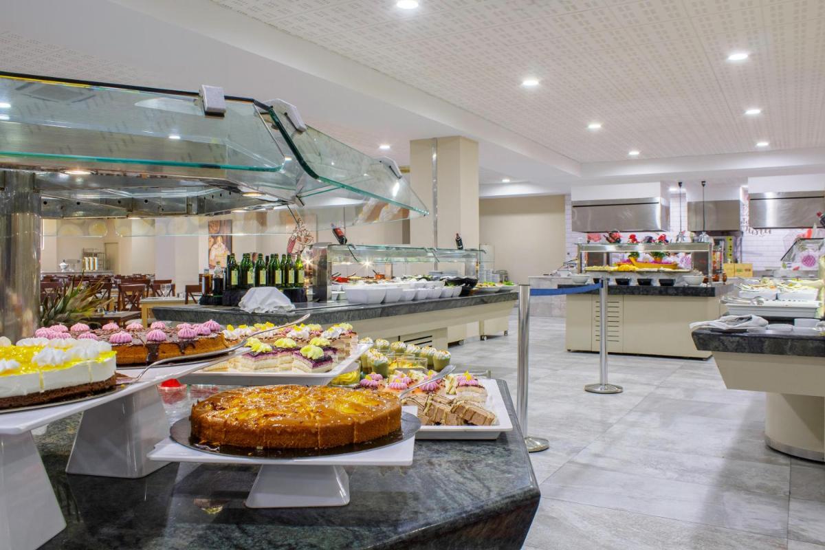 Comida en o cerca de este hotel