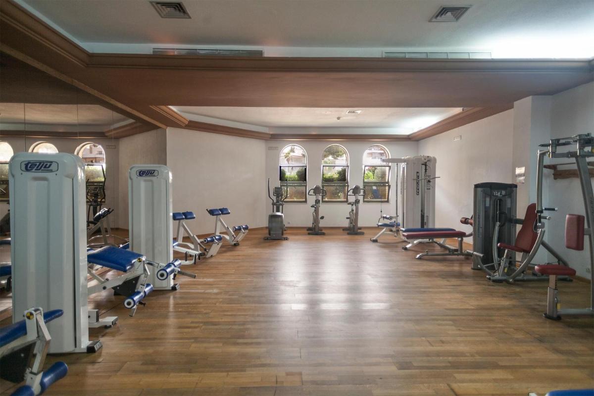 Gimnasio o instalaciones de fitness de Hotel Best Alcázar