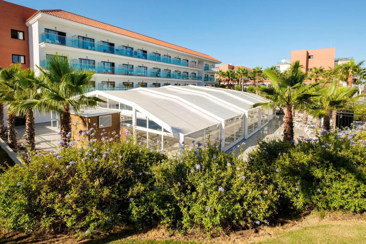 Jardín al aire libre en Hotel Best Costa Ballena