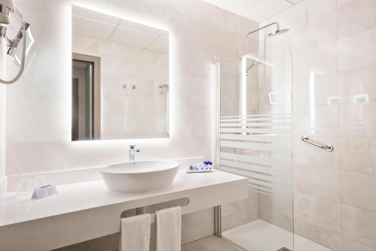Un baño de Hotel Best Costa Ballena