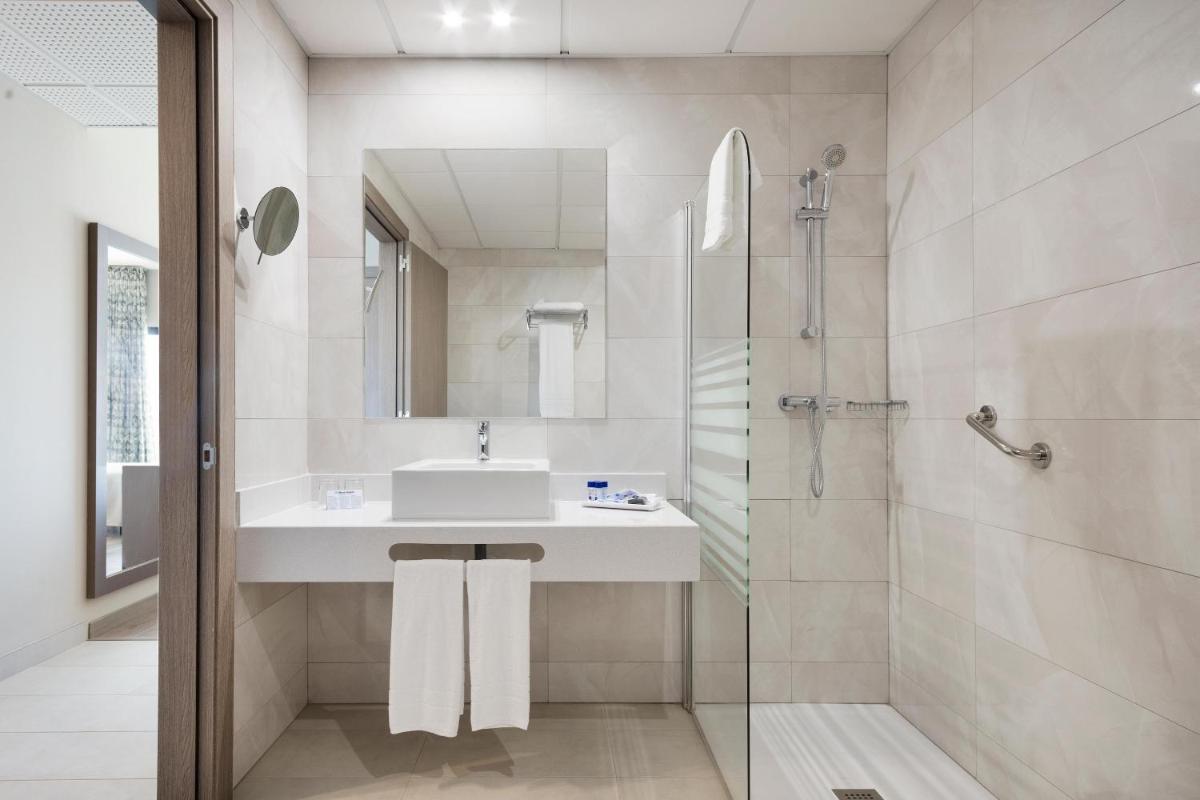 Un baño de Hotel Best Costa Ballena
