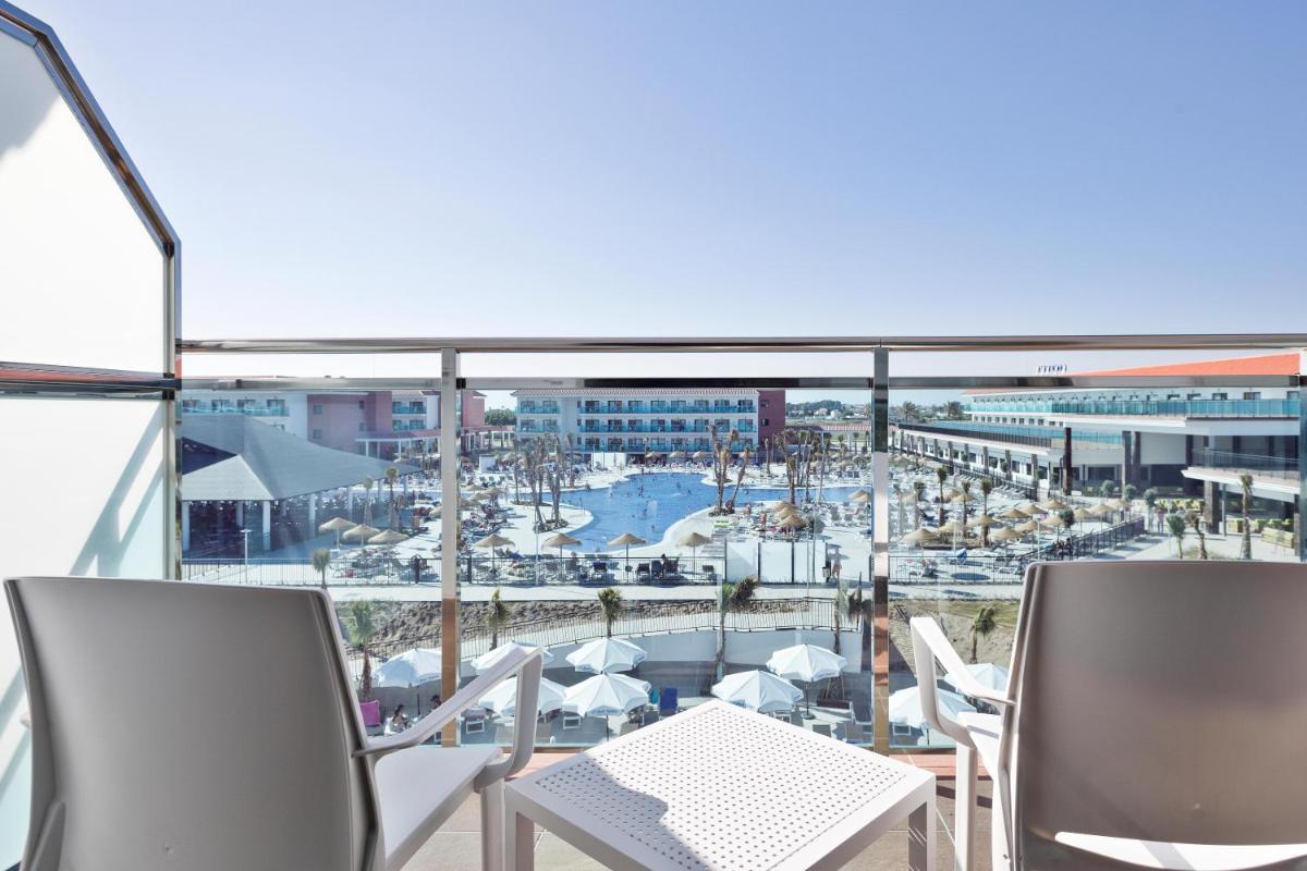 Un balcón o terraza de Hotel Best Costa Ballena
