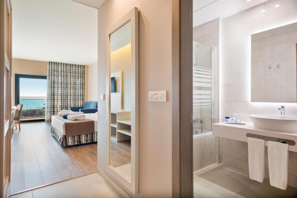 Cama o camas de una habitación en Hotel Best Costa Ballena