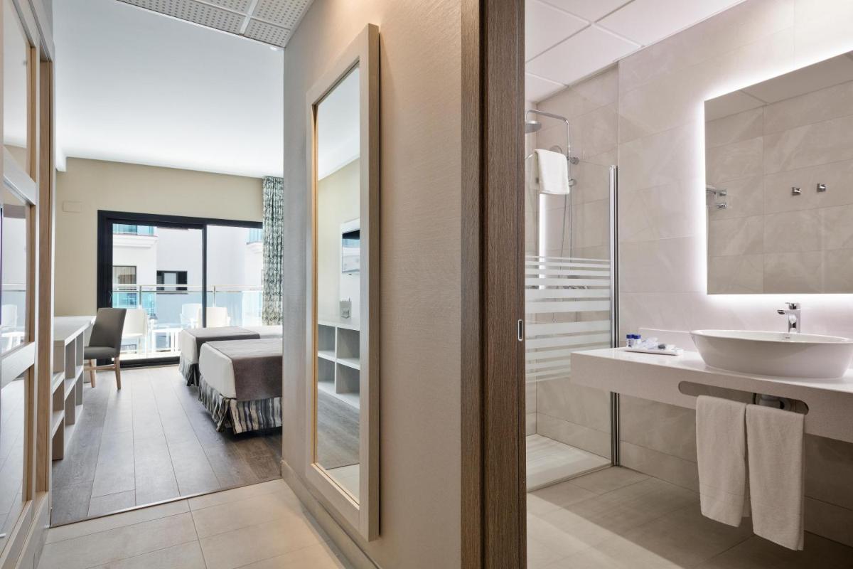 Un baño de Hotel Best Costa Ballena