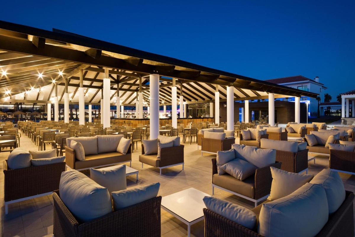 Zona de estar de Hotel Best Costa Ballena