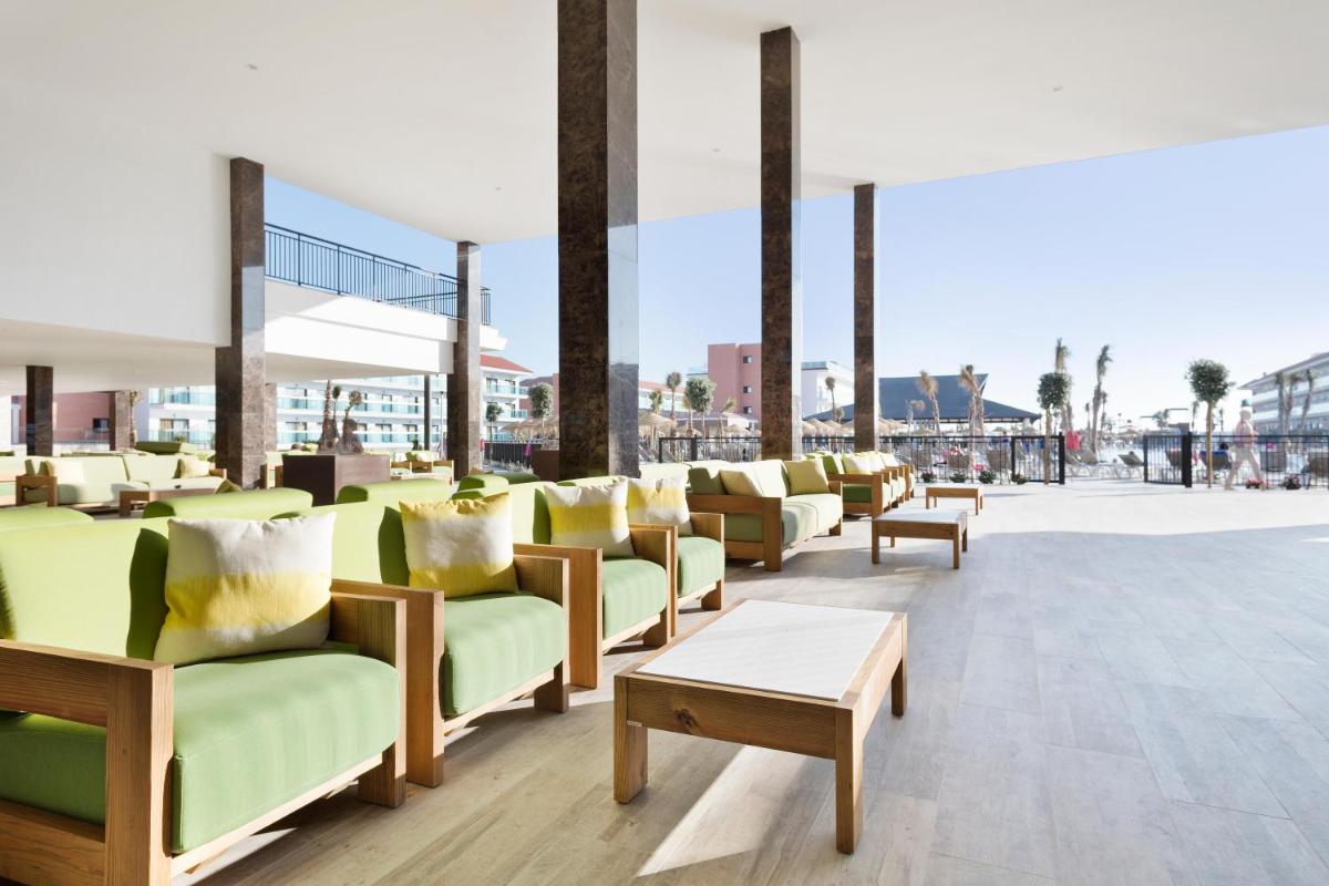 Zona de estar de Hotel Best Costa Ballena