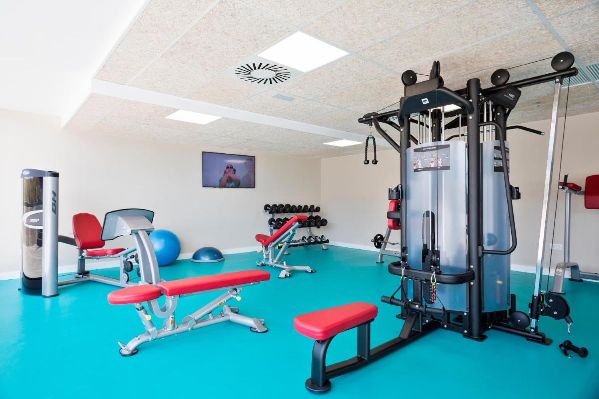Gimnasio o instalaciones de fitness de Hotel Best Costa Ballena
