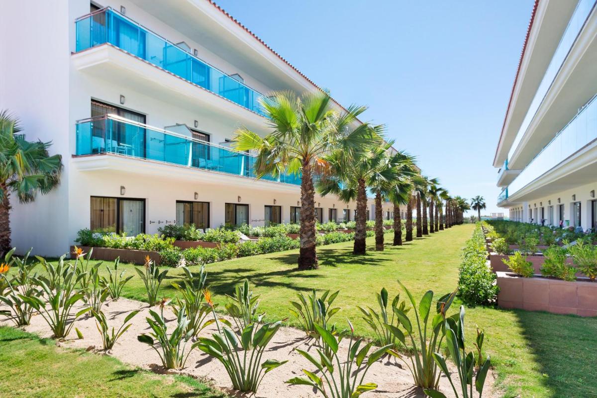 Jardín al aire libre en Hotel Best Costa Ballena