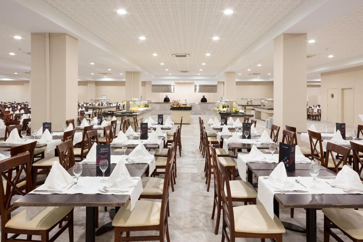 Un restaurante o sitio para comer en Apartamentos Best Alcazar