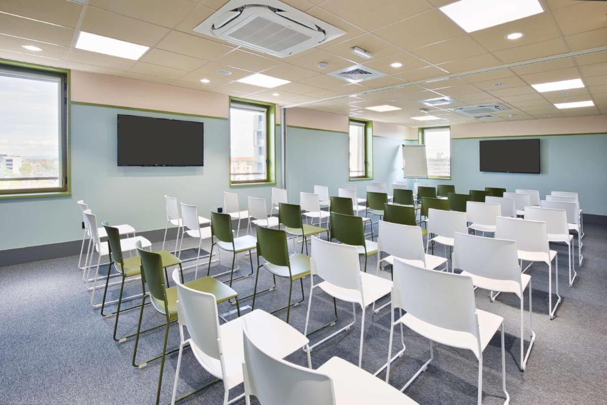 Espace de conférence ou salle de réunion dans l'établissement Aiden by Best Western Clermont-Ferrand Hotel & Spa