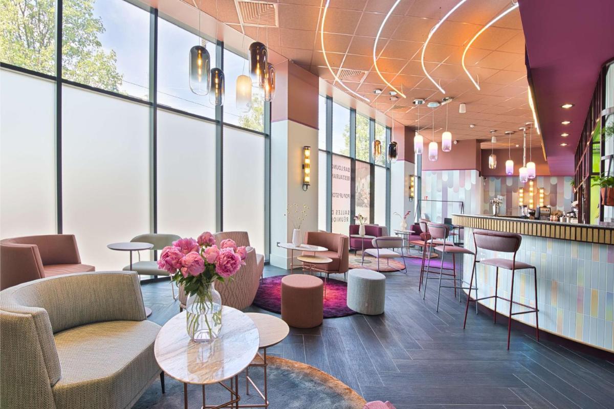 Coin salon dans l'établissement Aiden by Best Western Clermont-Ferrand Hotel & Spa