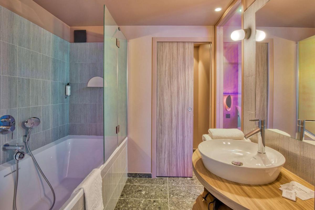 Salle de bains dans l'établissement Aiden by Best Western Clermont-Ferrand Hotel & Spa