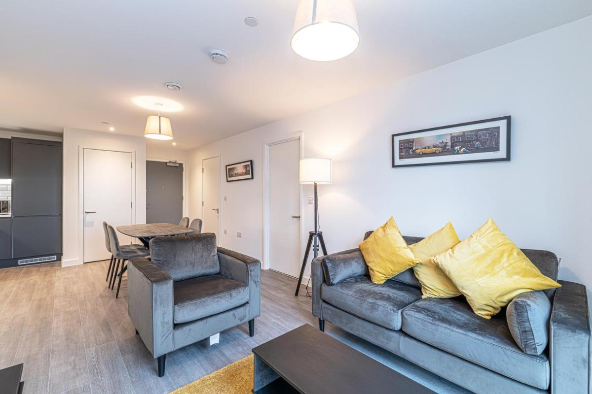 Insignia Apartments - Hizvo