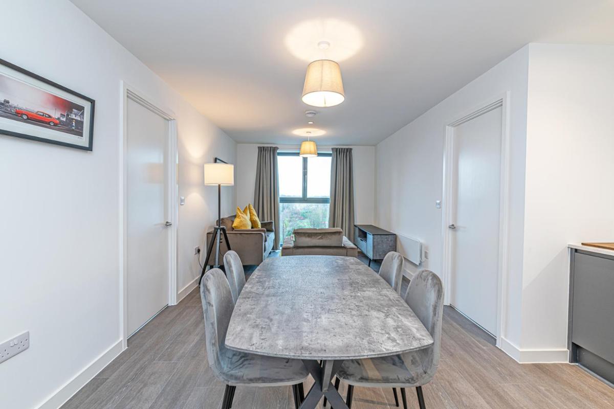 Insignia Apartments - Hizvo