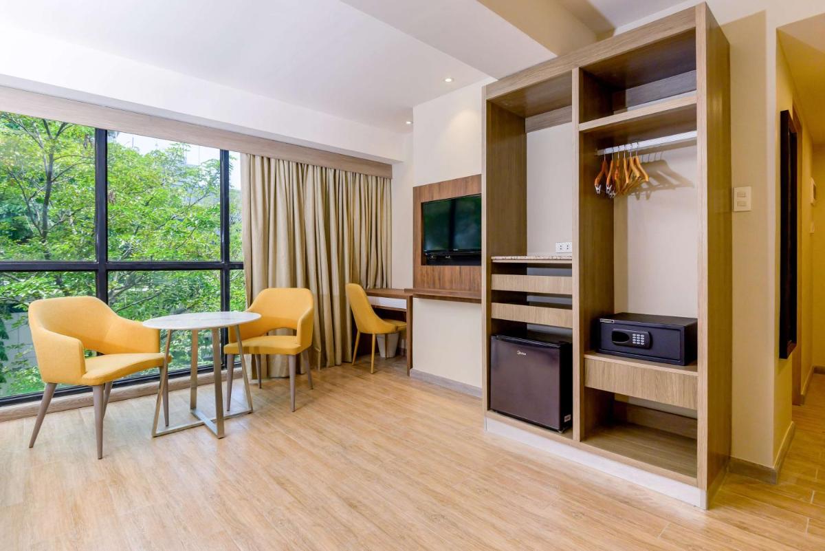 Suitetrails - SureStay Plus by Best Western Cebu City