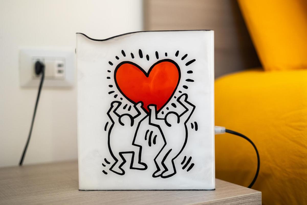 tHE Keith Haring Room - Private Bedroom - Housity