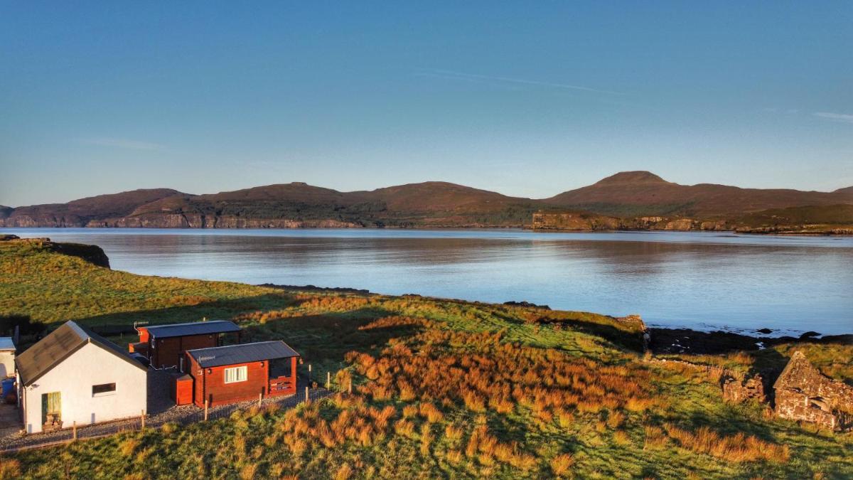 Harlosh Log Cabins - Housity