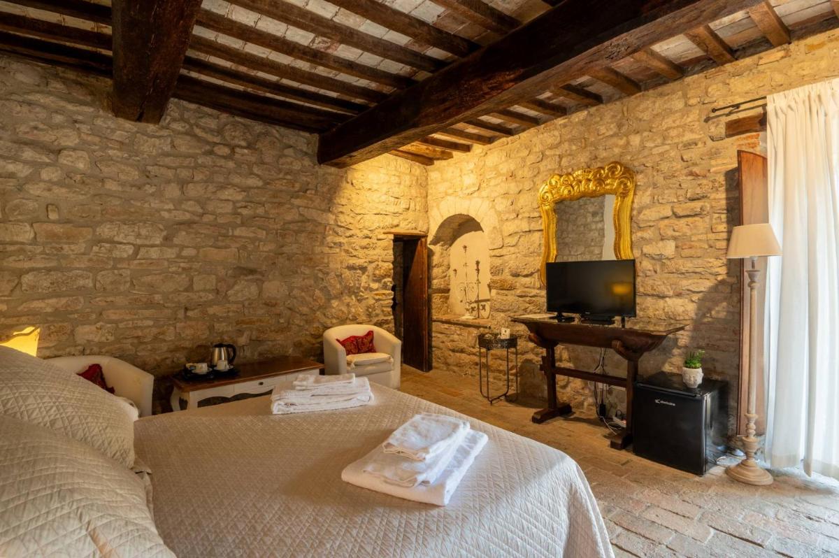 Castello Valenzino - Housity