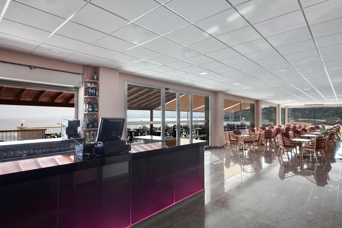 Un restaurante o sitio para comer en Hotel Best Negresco