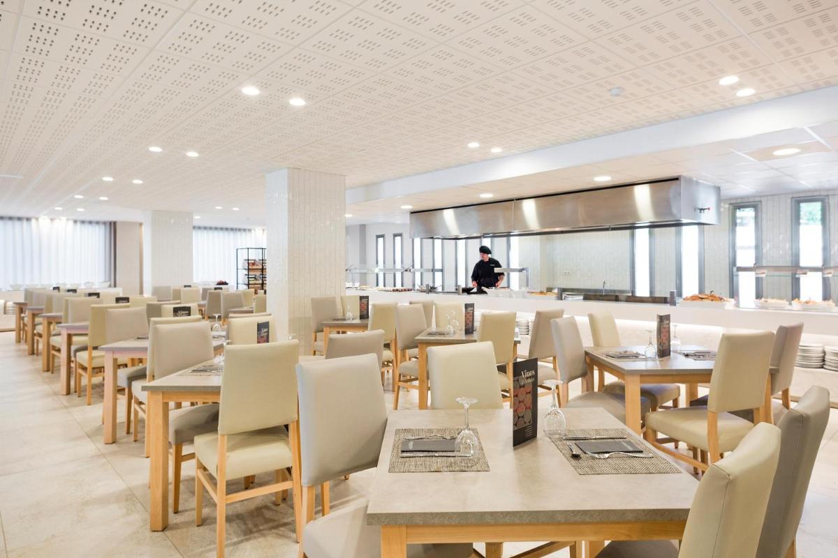 Un restaurante o sitio para comer en Hotel Best Negresco